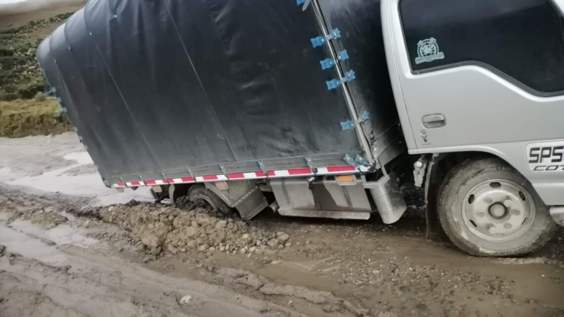 En video a punto de accidentarse camión en el páramo del Almorzadero